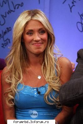 Poze - con una blusa de mi preferido color :X - Anahi