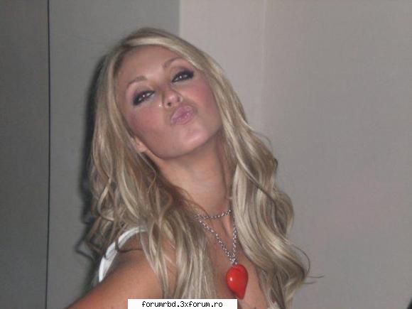 Poze - besitos de nuevo :D - Anahi