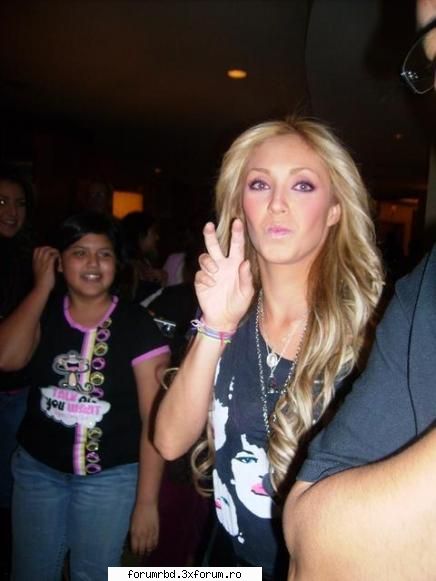 Poze - peace 4 ever :);) - Anahi