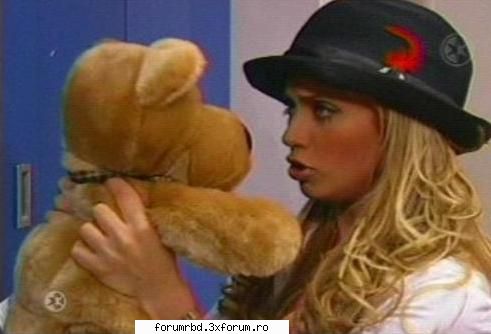 Poze - hablando con el muneqo - Anahi