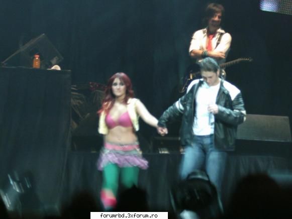 Poze - in concert :D dulce se cam misca in poza - Vondy's