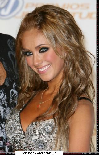 Poze cu Any in sutien - Any - Anahi
